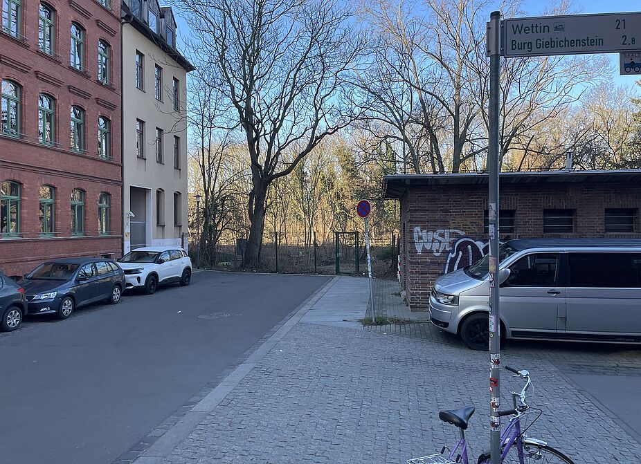 Franz-Schubert-Straße Bild einer Straße, die an einem Zaun endet