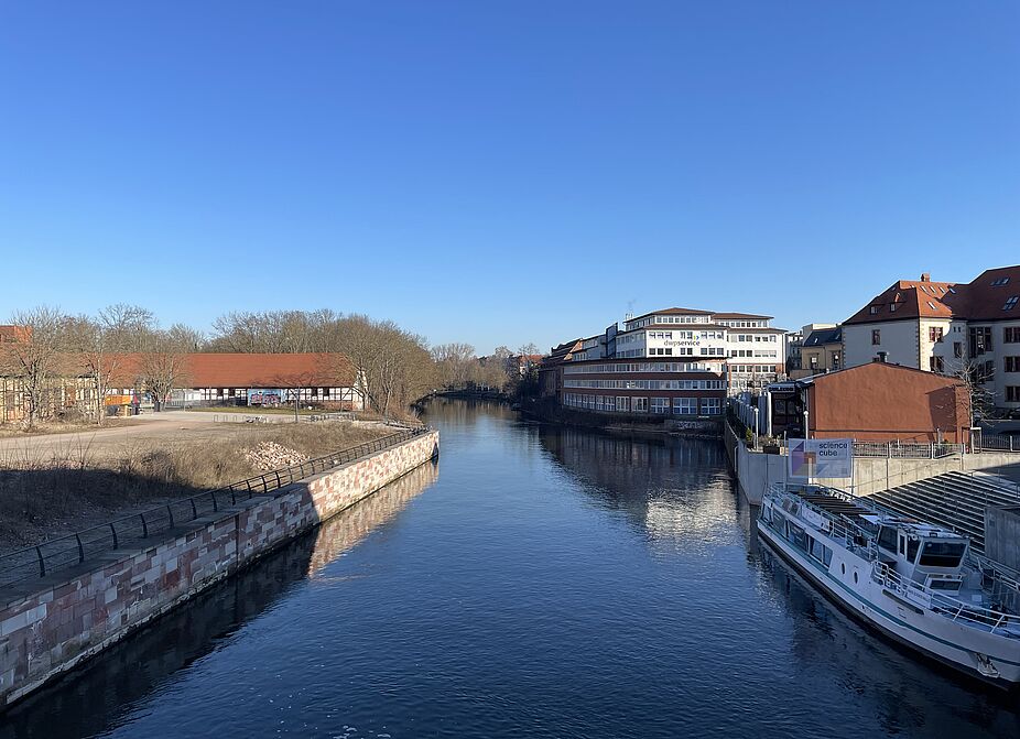 Saale_Mansfelder Straße Blick von einer Brücke auf den Fluss Saale in Halle